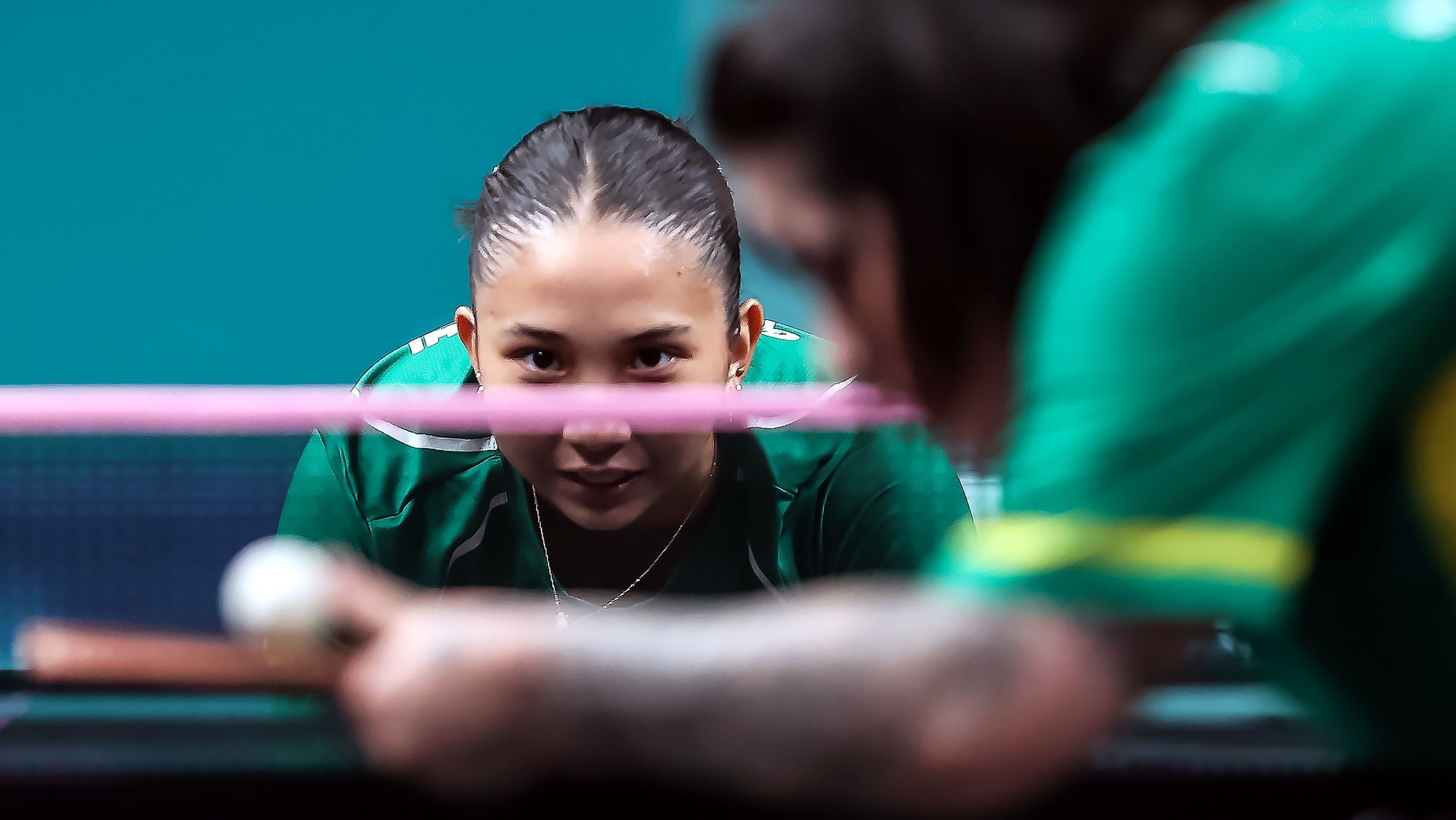 Giulia Takahashi e Bruna Alexandre em treino da equipe feminina de tênis de mesa em Paris 2024