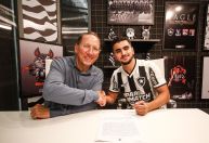 Sem estrear, francês El Arouch deixa Botafogo um mês depois do anúncio