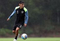 Almada anuncia saída do Botafogo e revela futuro