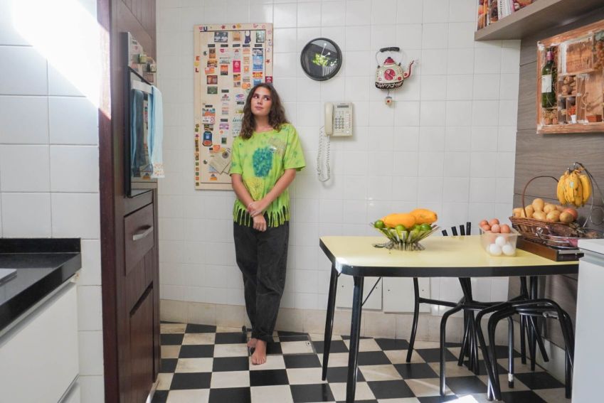 Tontom se sente honrada com comparações à Rita Lee, mas ressalta o desejo de ser conhecida por sua autenticidade. / Divulgação