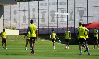 Jogadores do Flamengo em treino no CT Ninho do Urubu