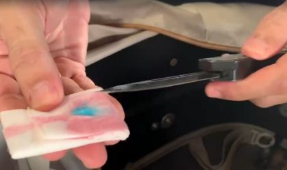 PF encontra 4kg de cocaína escondidos em fundo falso de mala no Galeão (RJ)