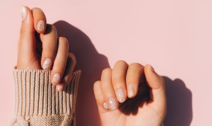 Unhas precisam de "tempo para respirar"? Especialistas explicam