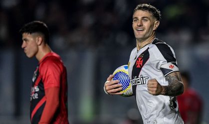 Vegetti comemora gol contra o Athletico-PR