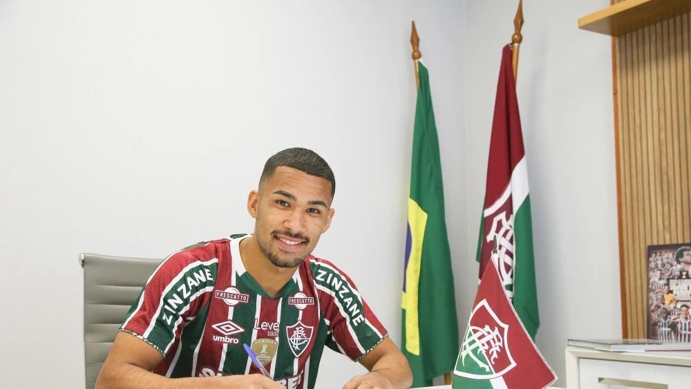 Victor Hugo assinou empréstimo até o meio do ano que vem
