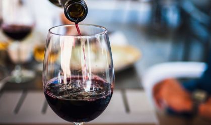 Beber vinho faz bem para a saúde? Veja o que especialistas dizem