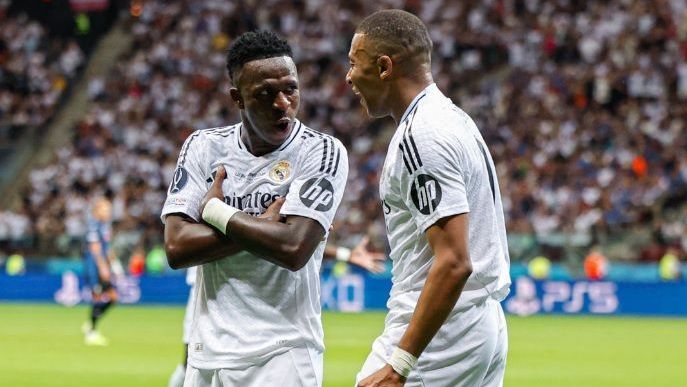 Vini Jr. e Mbappé comemoram o segundo gol do Real Madrid na decisão / Divulgação/Real Madrid