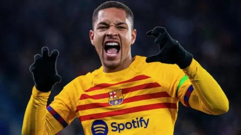 Vitor Roque comemora gol pelo Barcelona • Divulgação/Barcelona