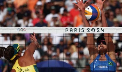 Vôlei de praia: Carol e Bárbara perdem nas oitavas e estão eliminadas de Paris