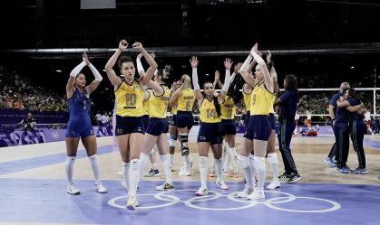 Seleção feminina de vôlei encara a República Dominicana nas quartas da Olimpíada
