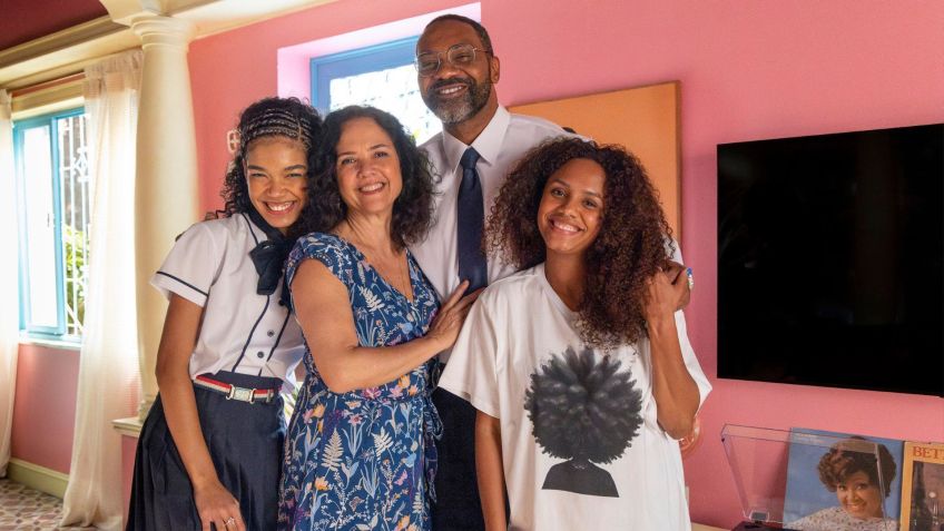 Família Souza: Tati (Bia Santana), Doralice (Tereza Seiblitz), (MV Bill) e Madá (Jéssica Ellen) • Globo/ Beatriz Damy