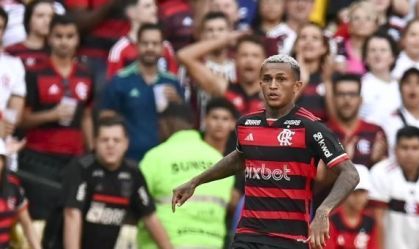 Wesley em partida do Flamengo