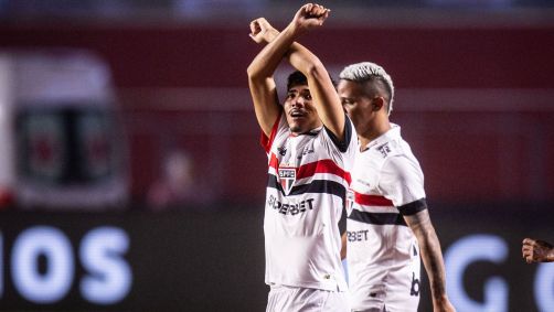 William Gomes comemora o primeiro gol como profissional pelo São Paulo