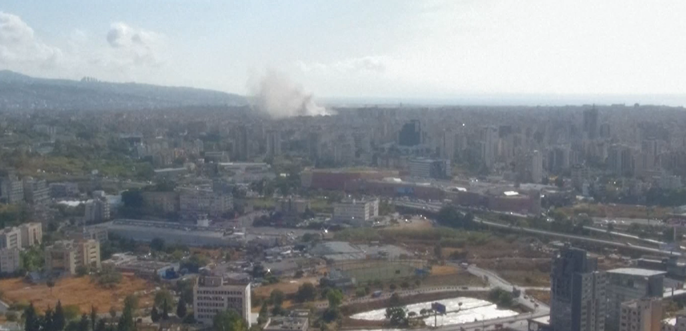 TransmiTransmissão ao vivo da Reuters com vista panorâmica de Beirute mostra fumaça após ataque de Israel contra a capital libanesa nesta sexta-feira (20).ssão ao vivo da Reuters mostrando vista panorâmica de Beirute mostra fumaça após ataque de Israel contra a capital libanesa nesta sexta-feira (20).