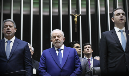 Postura dura do Legislativo sobre IR deve tranquilizar mercado na segunda, dizem analistas