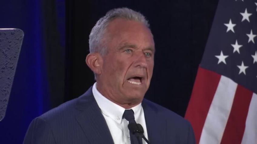 Momento que RFK Jr. suspendeu sua campanha presidencial independente e apoiou Trump. • Reuters