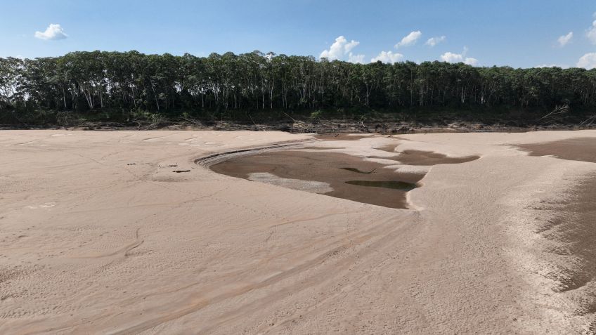 Vista do rio Madeira em meio à seca em Porto Velho • Leonardo Benassatto/Reuters