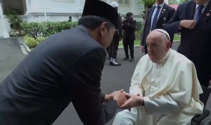 Papa Francisco faz alerta contra o extremismo religioso em viagem à Indonésia