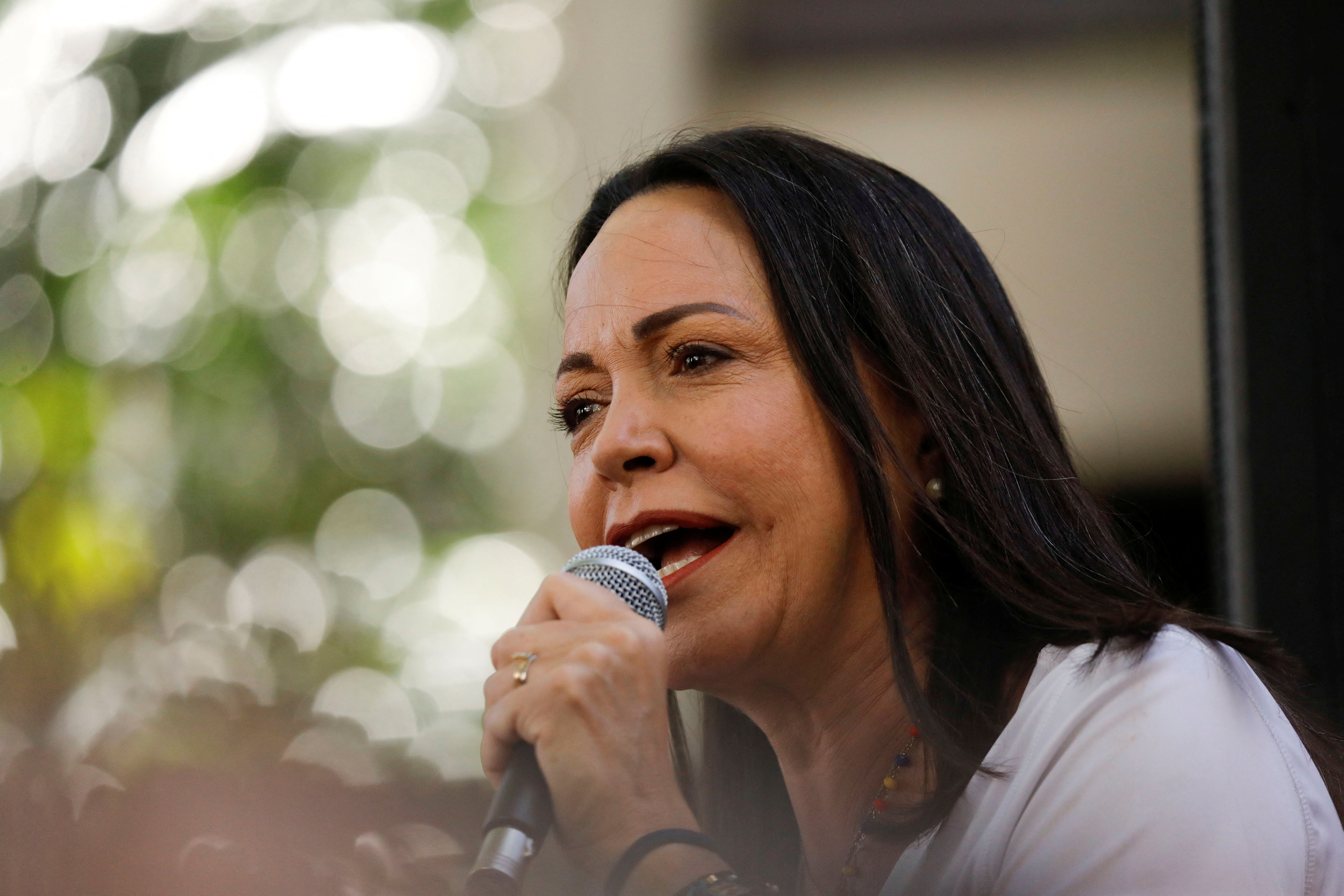 Líder da oposição venezuelana, María Corina Machado, falando a apoiadores em Caracas, na Venezuela.