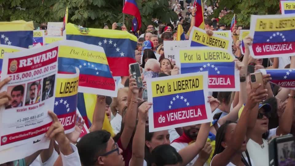 Venezuelan diaspora gather outside Spain Parliament in support of Edmundo Gonzalez
