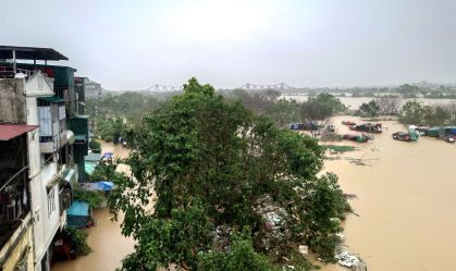 Capital do Vietnã é inundada por rio e número de mortos por tufão Yagi chega a 179