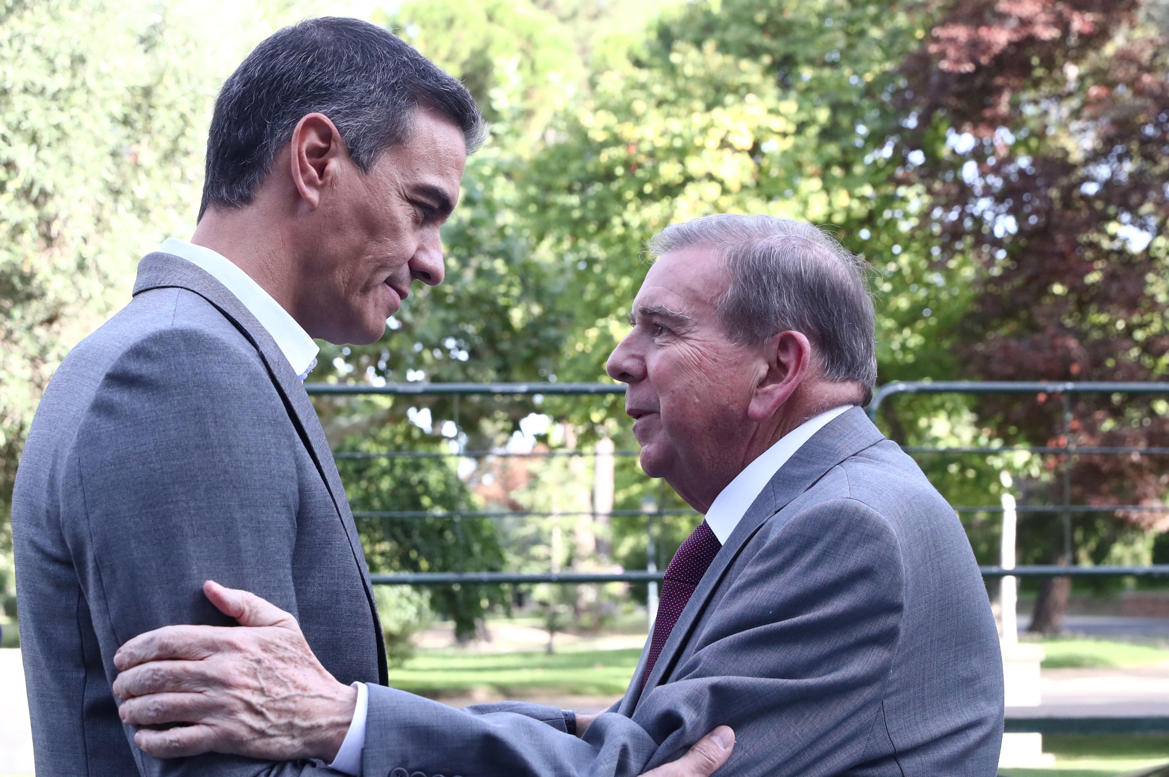 Pedro Sánchez e Edmundo González em Madri 12/9/2024 Divulgação via REUTERS