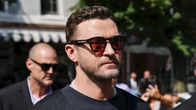 Justin Timberlake chega a tribunal para audiência sobre dirigir embriagado