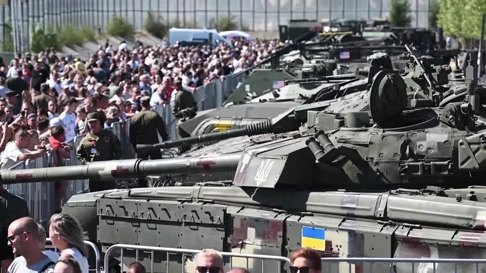 In Rostov, Russians throng to see captured Western tanks as army recruiters say more men joining the military
