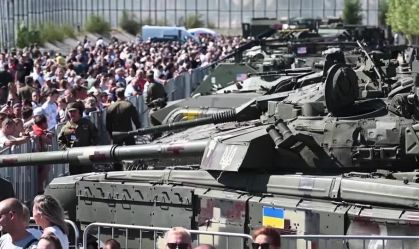 Em Rostov, russos se aglomeram para ver tanques ocidentais capturados na Ucrânia