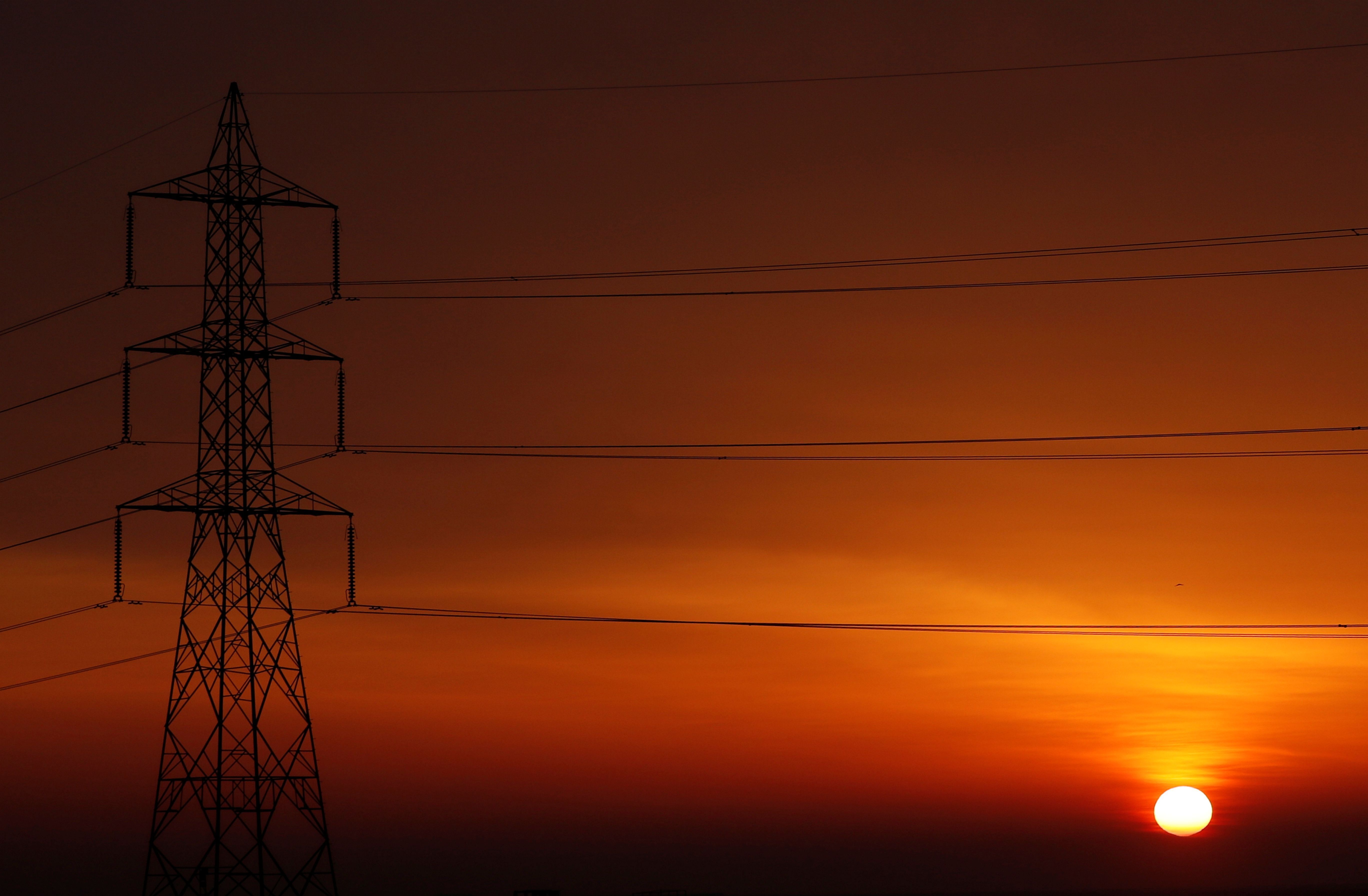 Linhas de transmissão de energia • Amr Abdallah Dalsh/Reuters