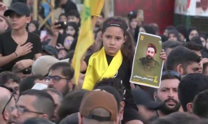 Enlutados se reúnem em Beirute após onda de ataques de Israel ao Hezbollah
