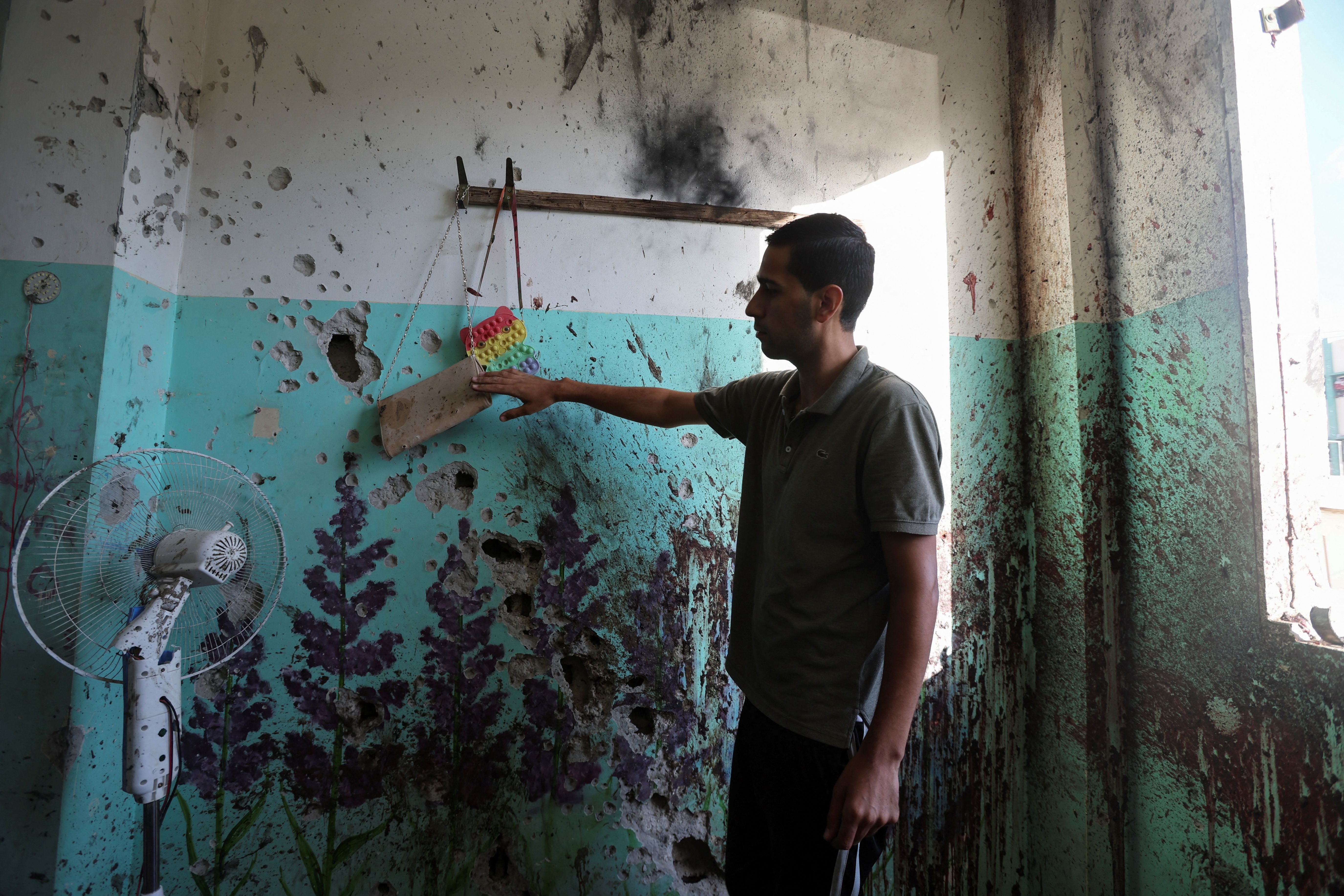 Danos em escola de Nuseirat, na região central de Gaza