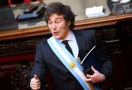 Milei consegue vetar lei de financiamento a universidades e docentes anunciam greve