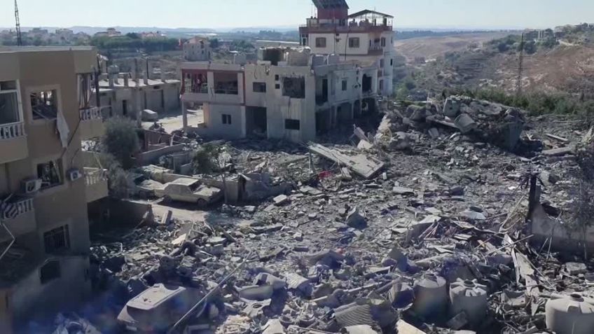 Prédios destruídos após ataques de Israel no Líbano • Reuters