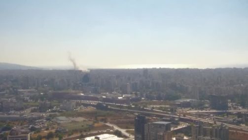 Fumaça sobe acima do horizonte de Beirute, capital do Líbano