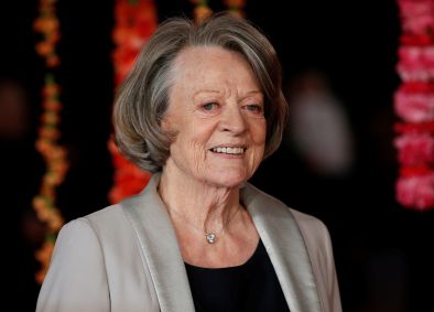 A atriz Maggie Smith chega à Royal Film Performance e à estreia mundial do filme &quot;The Second Best Exotic Marigold Hotel&quot;, na Leicester Square, Londres, em 17 de fevereiro de 2015.