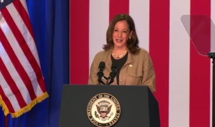 Kamala Harris vai à fronteira e pede mais controles de imigração