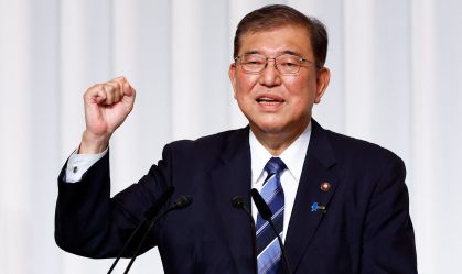 Novo primeiro-ministro do Japão revela formação de gabinete 