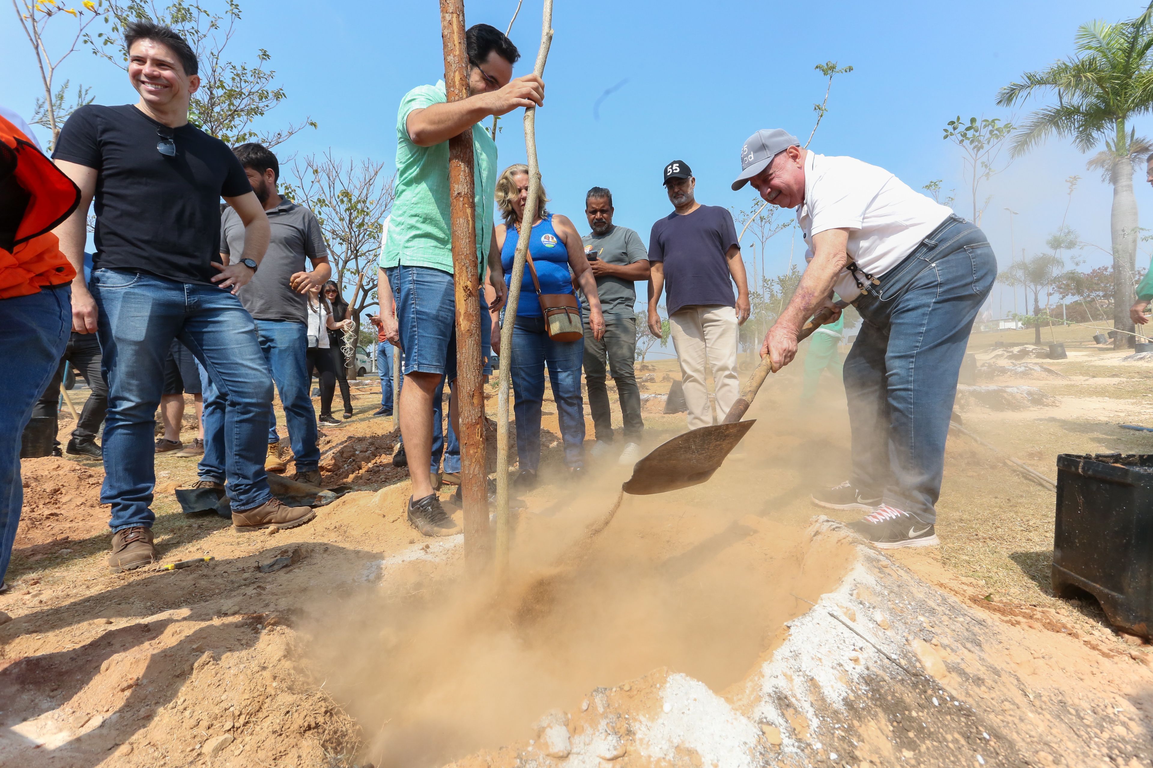 Fuad Noman (PSD) durante comemoração ao Dia da Árvore neste sábado (21/09) • Divulgação