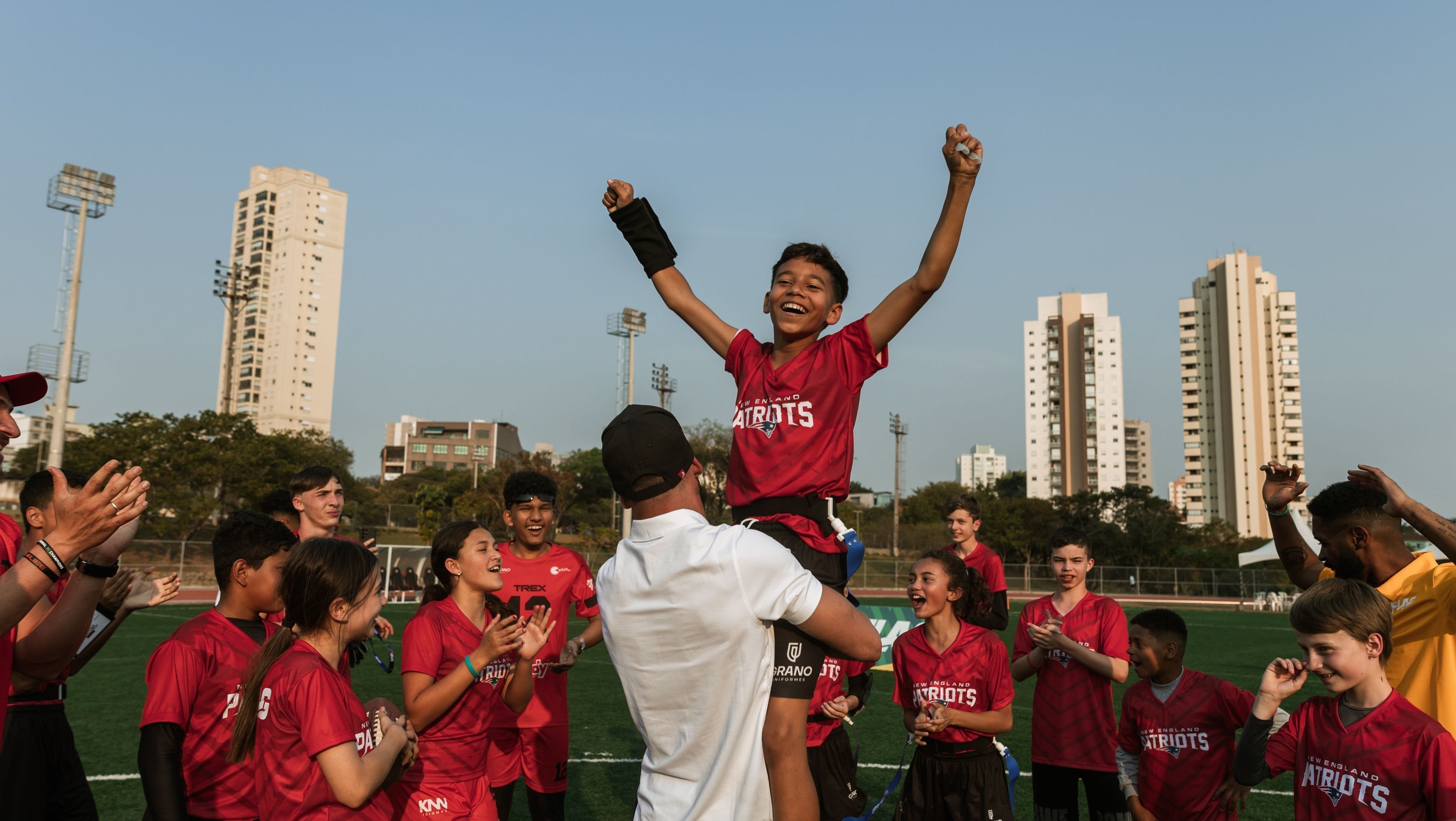 Centenas de jovens do Brasil participaram do NFL Flag 2024