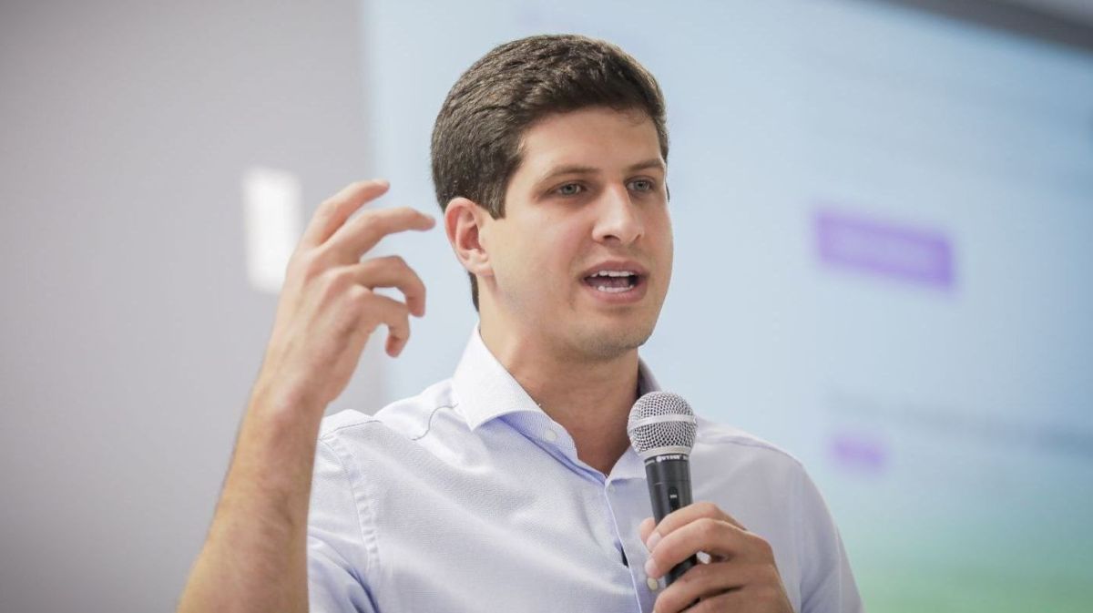 TRE-PE ordena retirada de imagem gerada por IA ligando Raquel Lira a Flávio