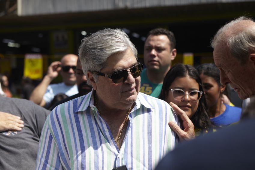 José Luiz Datena em campanha em São Paulo. • Divulgação