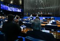 Senado aprova projeto do Combustível do Futuro, que muda regras para mistura de etanol e gasolina