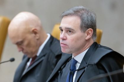 Ministro André Mendonça durante sessão plenária do STF