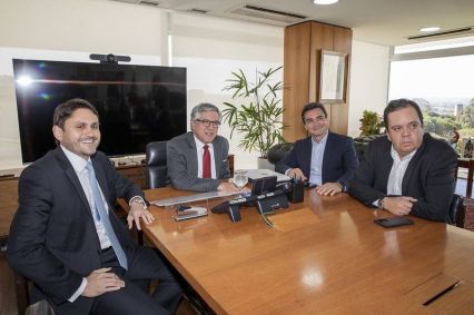 Ministro de Estado Chefe da Secretaria de Relações Institucionais da Presidência da República Alexandre Padilha, recebeu os Ministros Juscelino Filho, Celso Sabino e o Deputado Líder Elmar Nascimento.