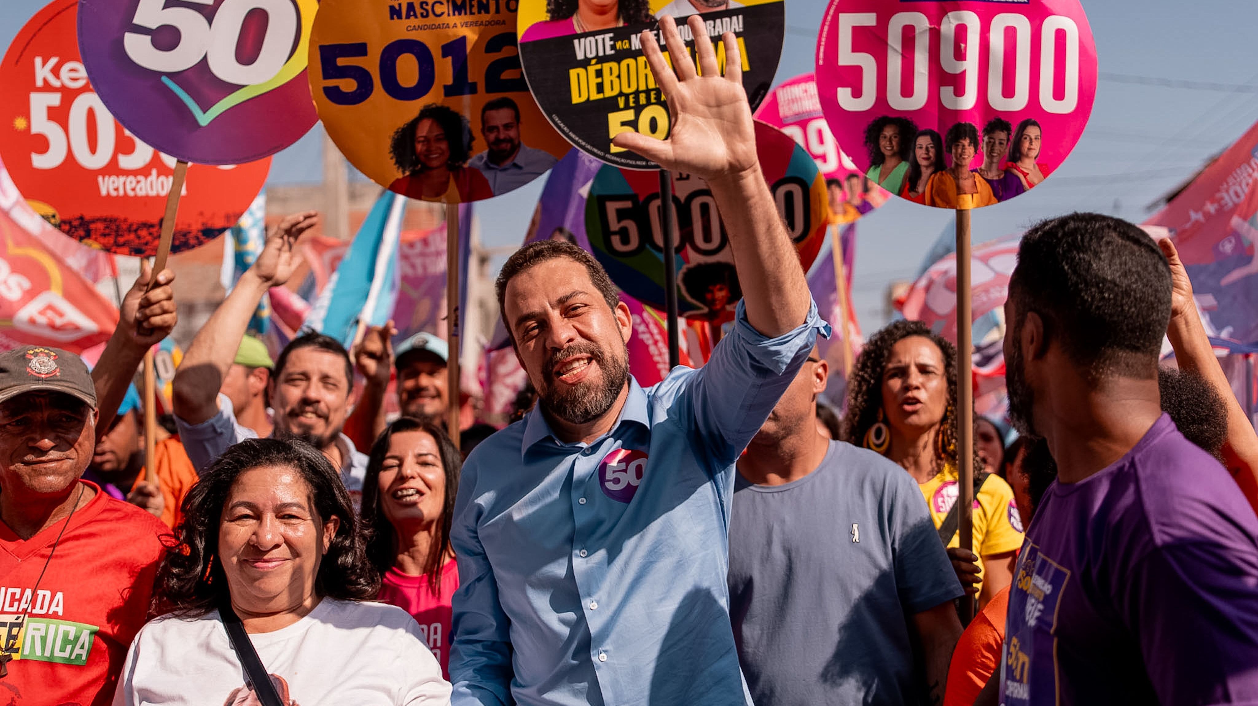 Guilherme Boulos (PSOL) em campanha na região extremo sul de São Paulo • Divulgação