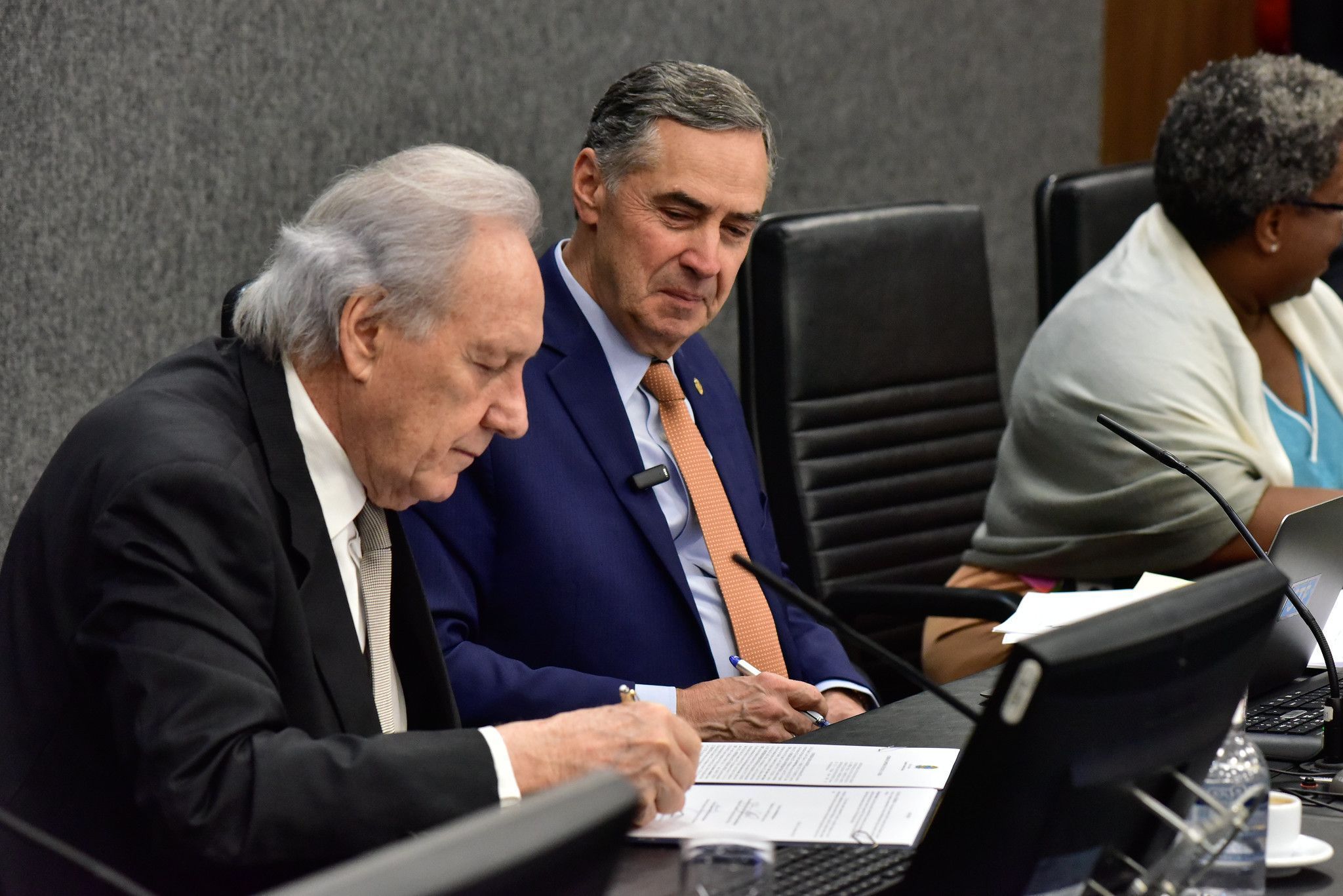 O ministro da Justiça, Ricardo Lewandowski, e o presidente do STF, Luís Roberto Barroso