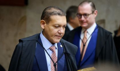 Nunes Marques paralisa julgamento sobre ampliação de foro no STF