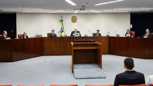 Ministros da Primeira Turma do STF se reúnem em sessão plenária