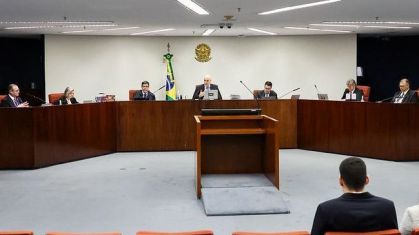 Ministros da Primeira Turma do STF se reúnem em sessão plenária